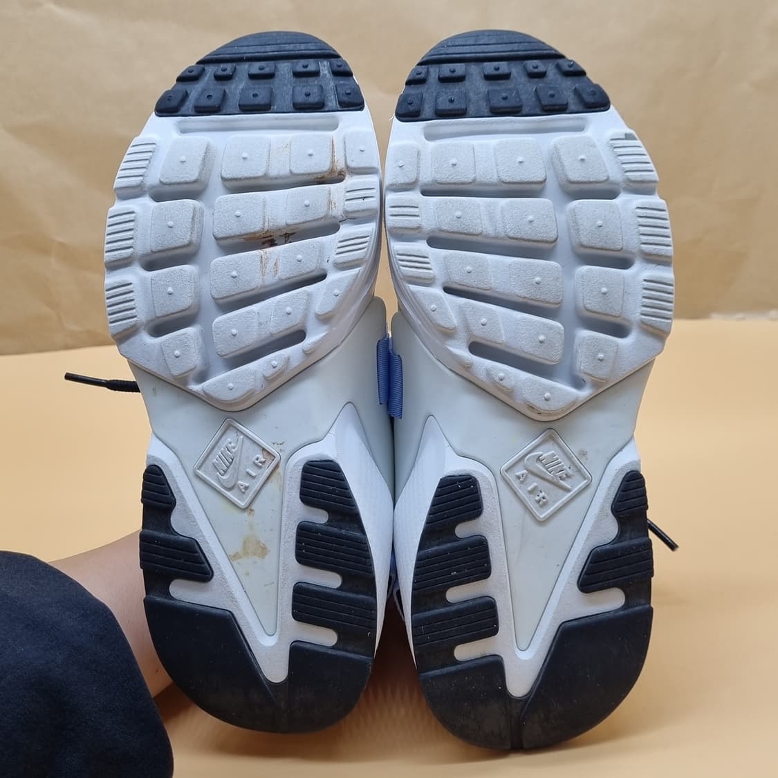 나이키 에어허라취 시티로우 여성운동화240  상품이미지3