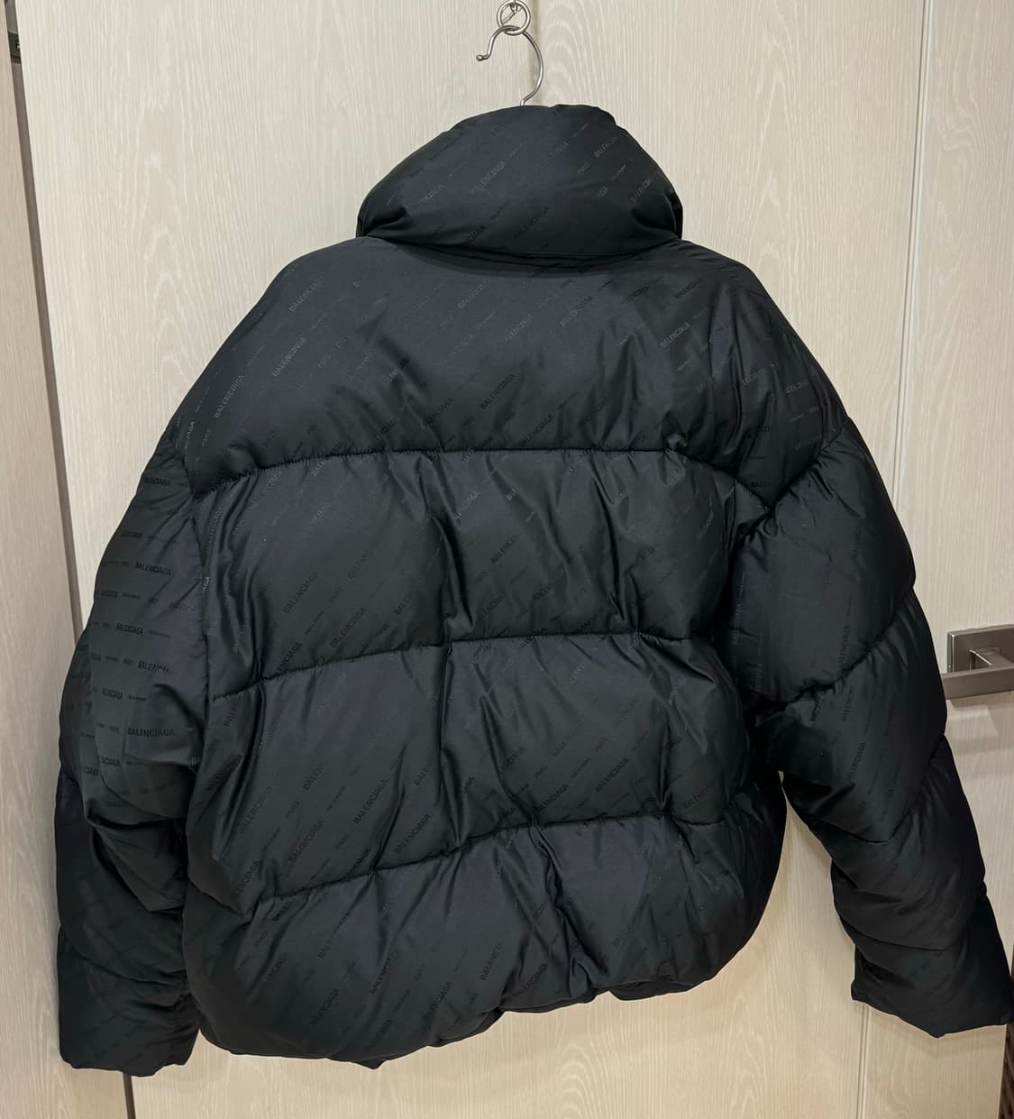 Balenciaga  Puffer Jacket 상품이미지2