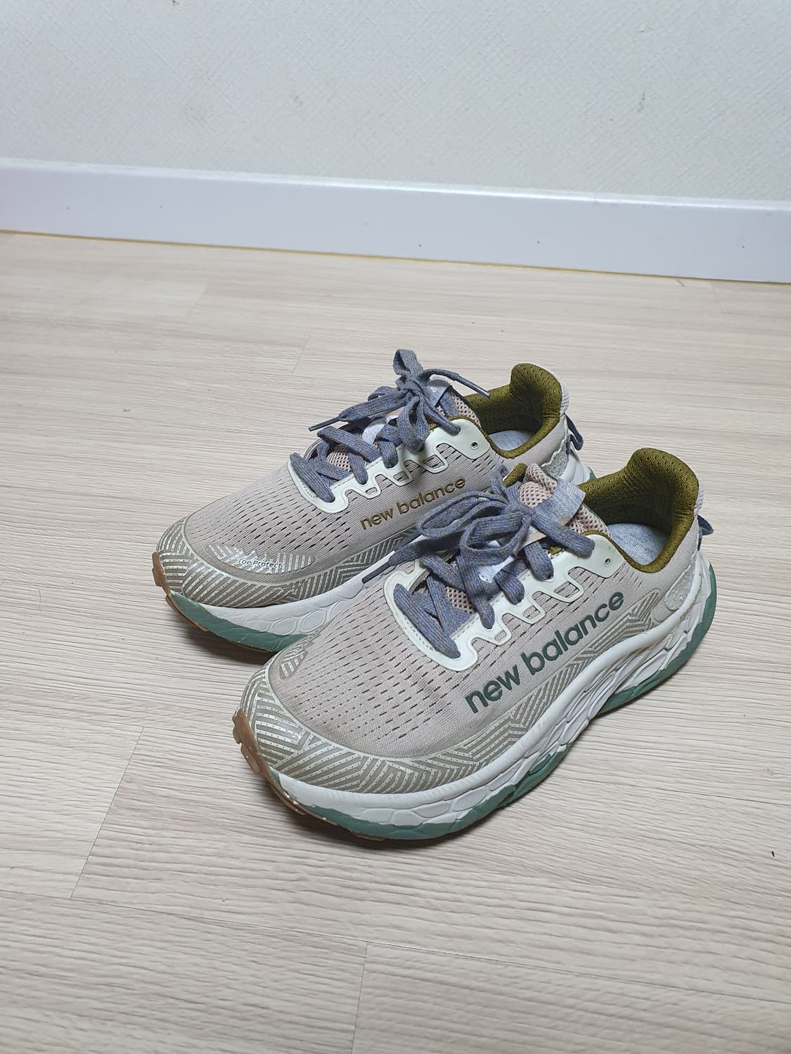 뉴발란스 프레쉬폼 모어 v3 트레일러닝화 260 상품이미지4