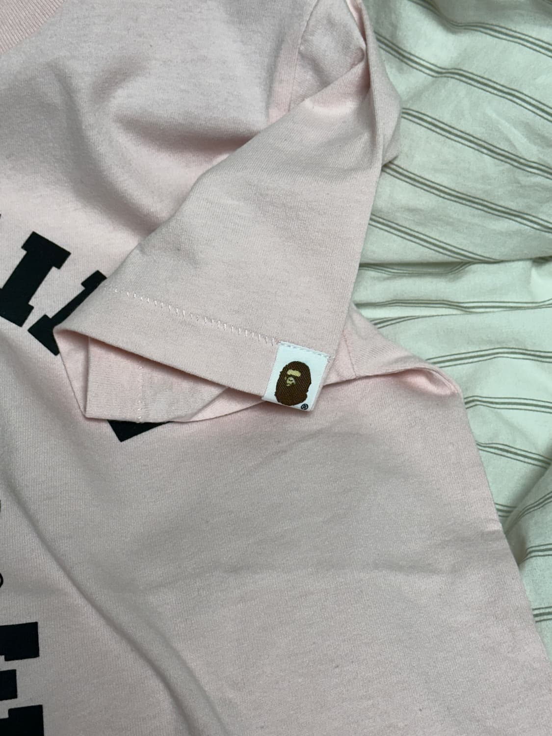 베이프 컬리지 반팔 티셔츠 연핑크 (XS) 상품이미지2