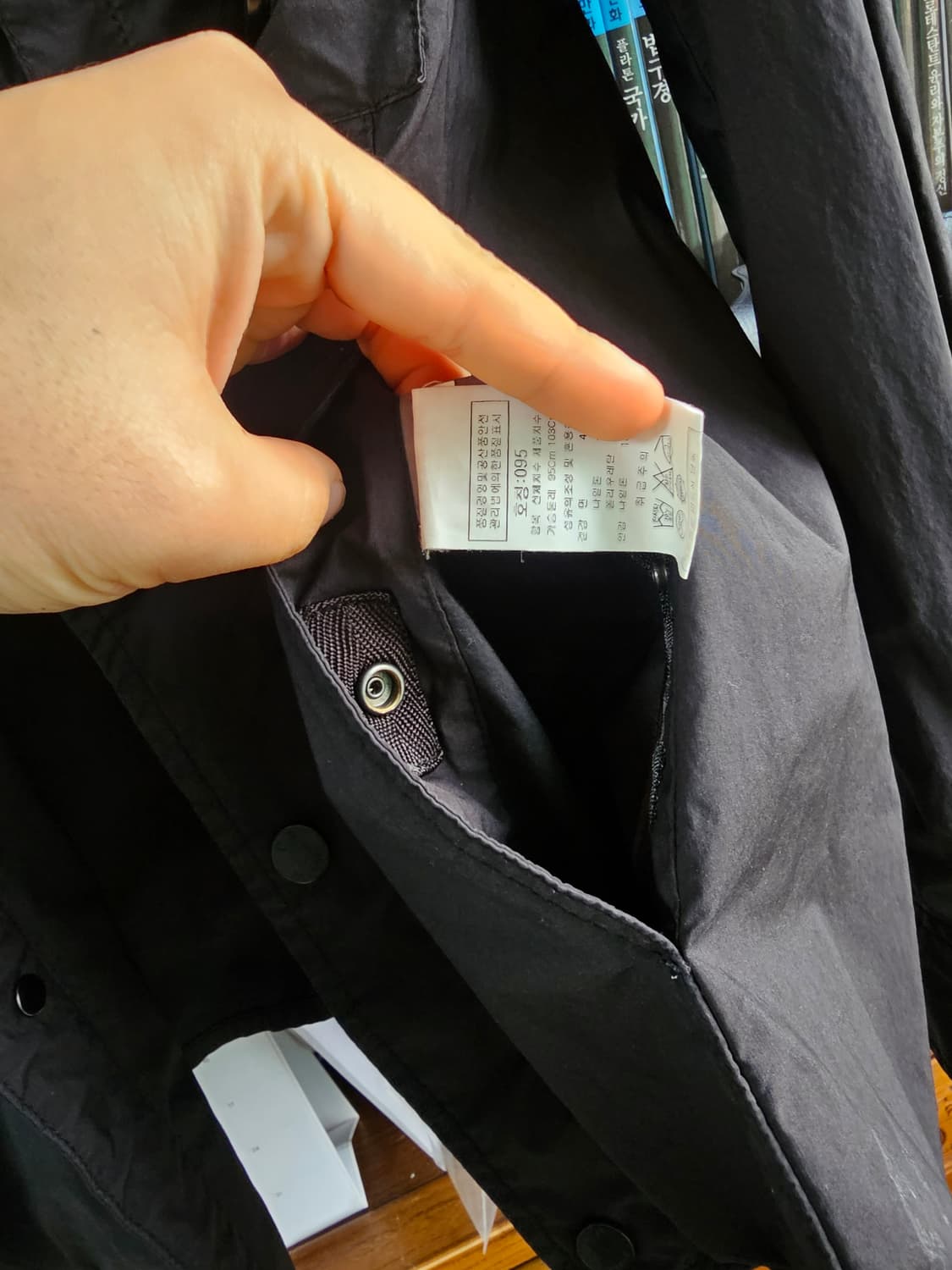 후드랑 자켓 2가지로 연출 가능한 씨피컴퍼니 블랙 자켓 팔아요 cp컴퍼니 상품이미지9