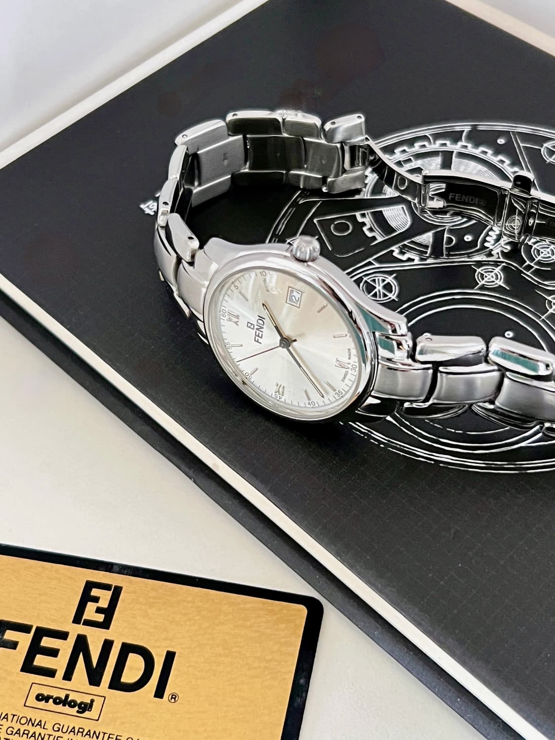 FENDI 실버 라운드 다이얼 펜디 남성 시계  상품이미지7