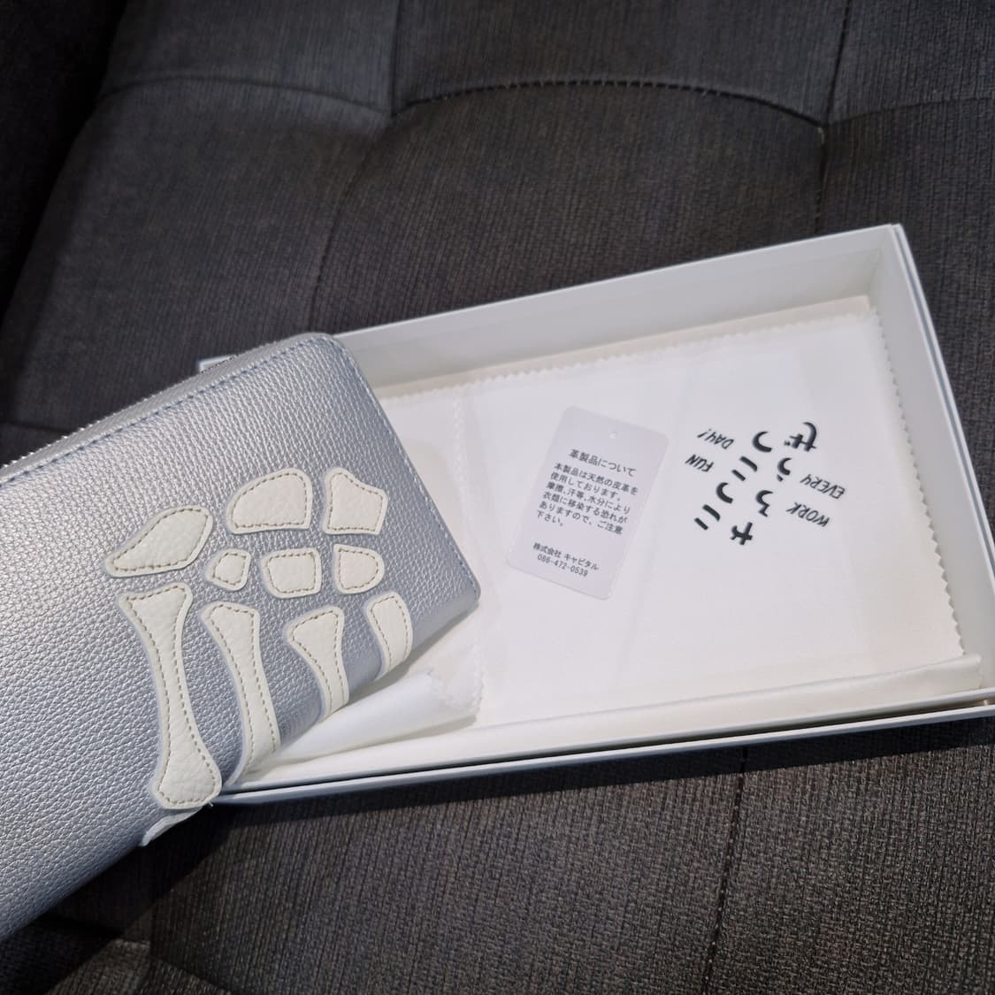 [새상품] 캐피탈 떰즈업 실버 본 장지갑 kapital 가죽지갑 떰즈 업 상품이미지5