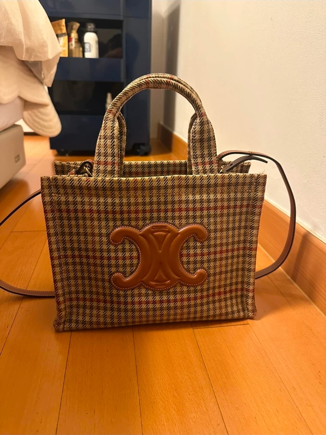 셀린느 트리옹프 카바스 토트백 상품이미지1