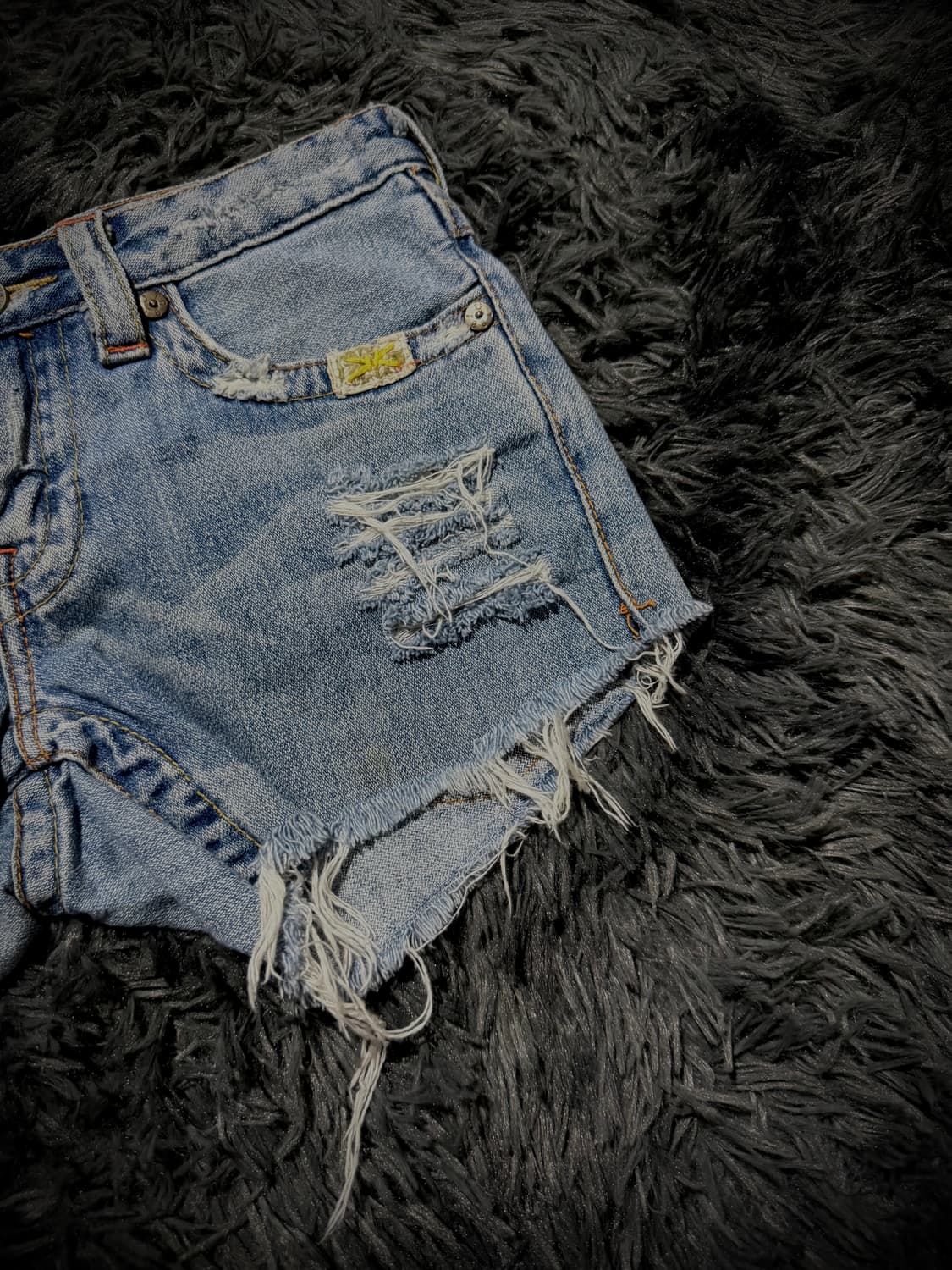 True Religion 플러워 패턴 패치 데미지 데님 숏팬츠 상품이미지4