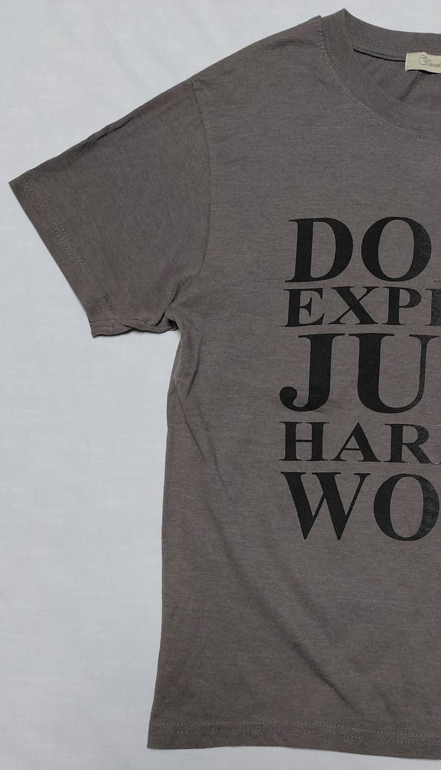 [90] Timothy 워크웨어 무드 레터링 반팔 티셔츠 (차콜) 상품이미지2