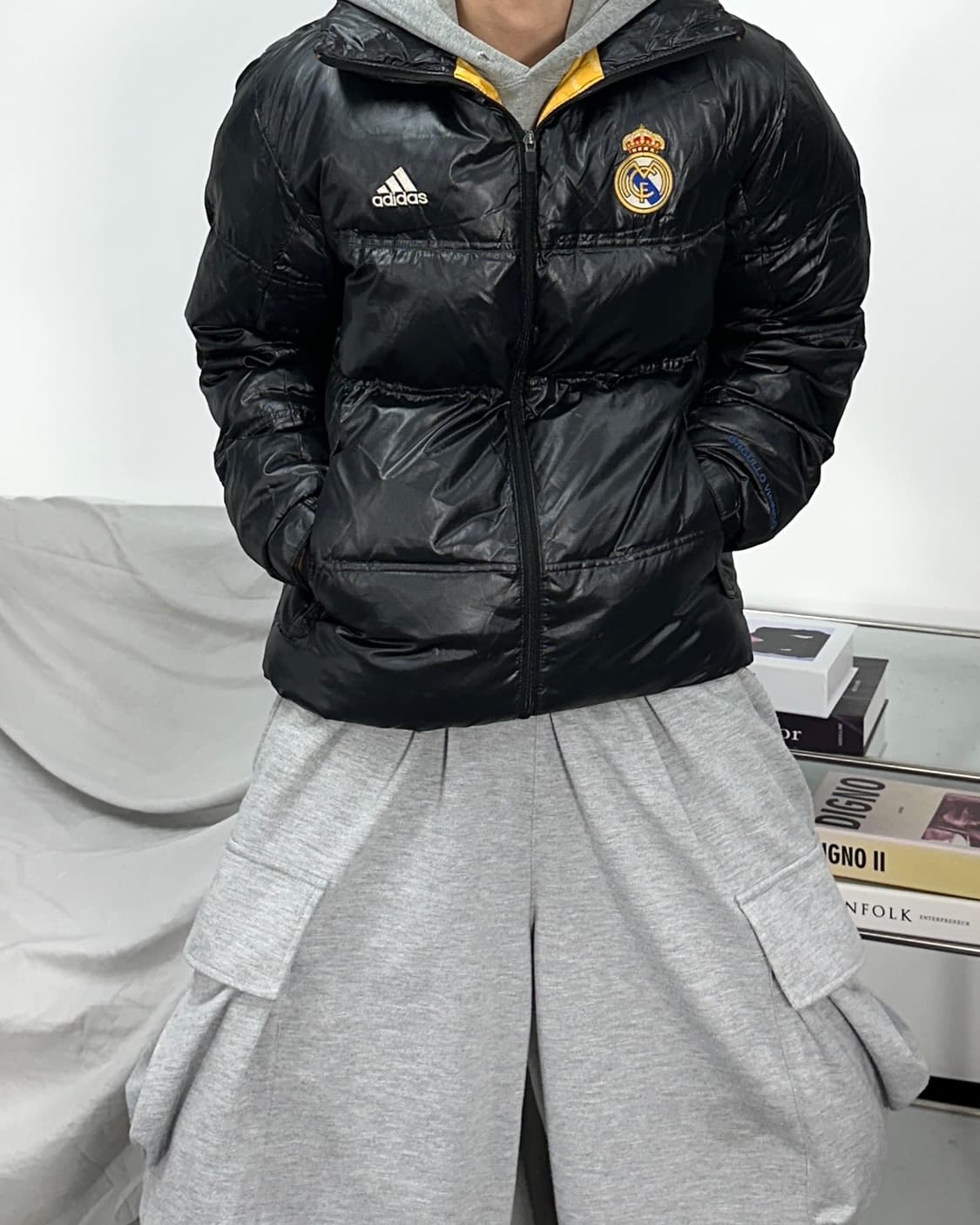 아디다스 레알 마드리드 유광 덕다운 패딩 S 상품이미지3