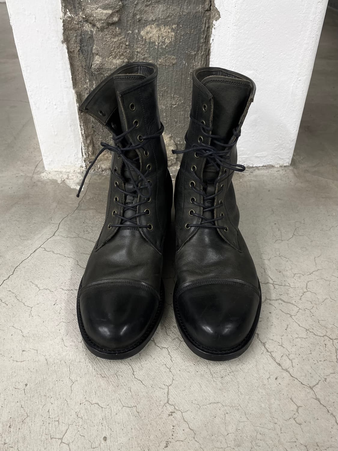 훕데두 블랙 레이스 업 레더 부츠 상품이미지3