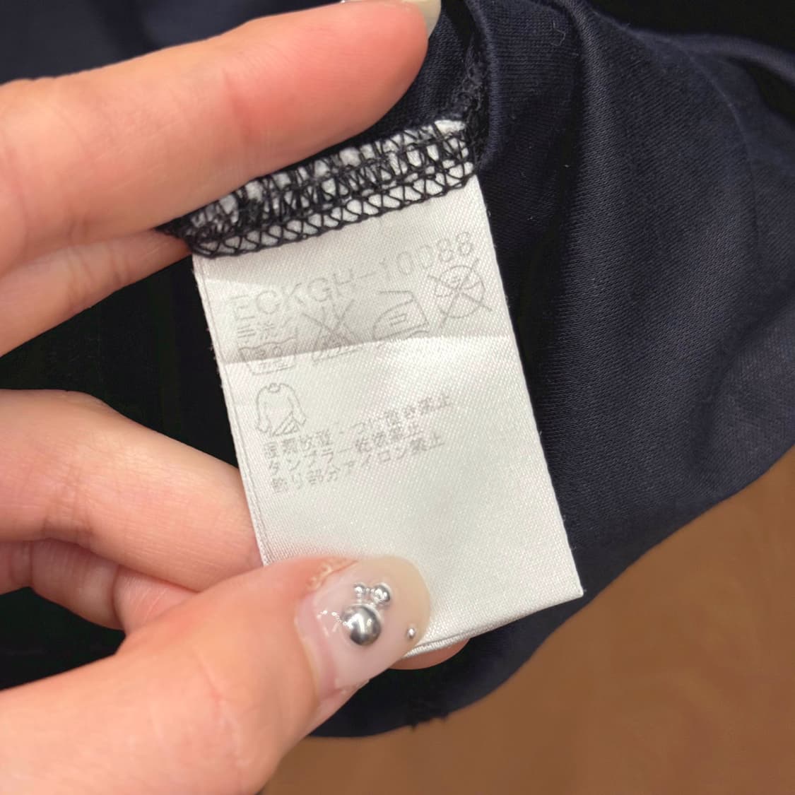 꾸레쥬 반팔 티셔츠 멀티컬러 로고 자수 디테일 슬림핏 블랙 상품이미지8