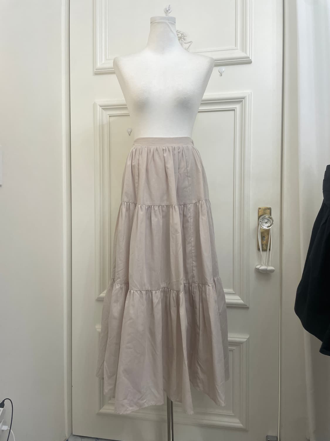 beige back banding tired long skirt 상품이미지1