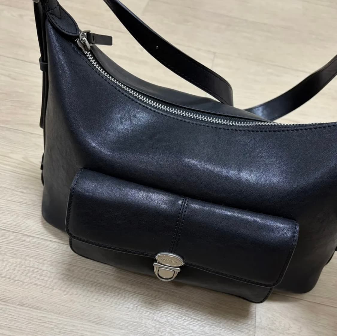 오스트카카 블랙 클라스포켓 숄더백 상품이미지5