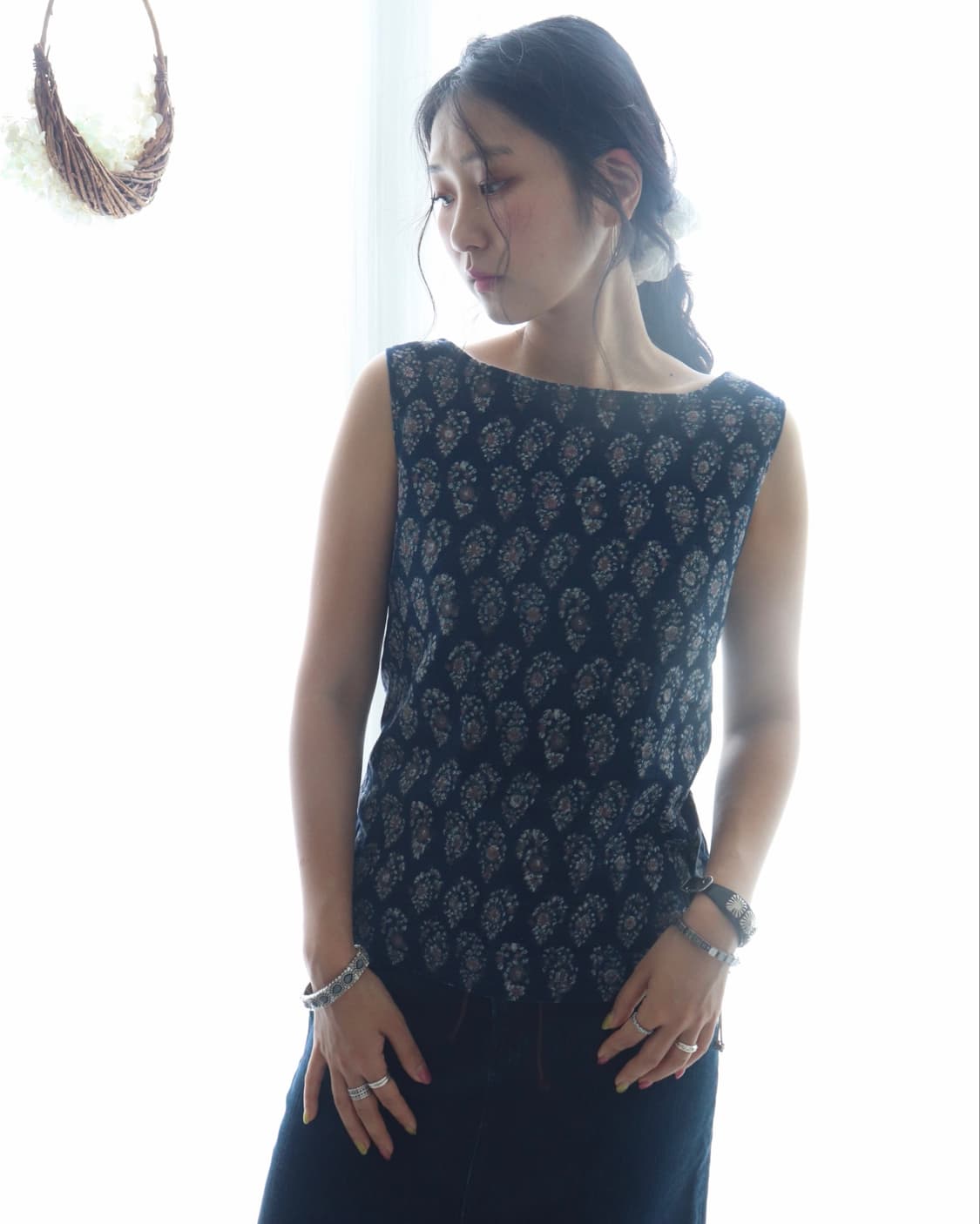 [45rpm] Indigo Floral Sleeveless Blouse 상품이미지1