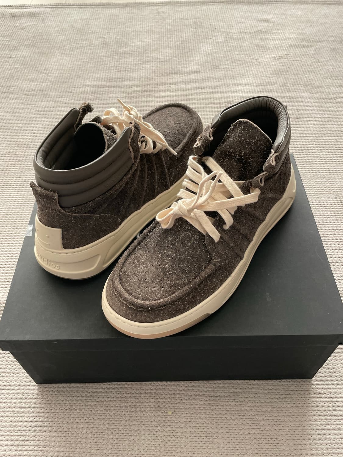 아크네스튜디오 바튼 헤어리 스니커즈 상품이미지2