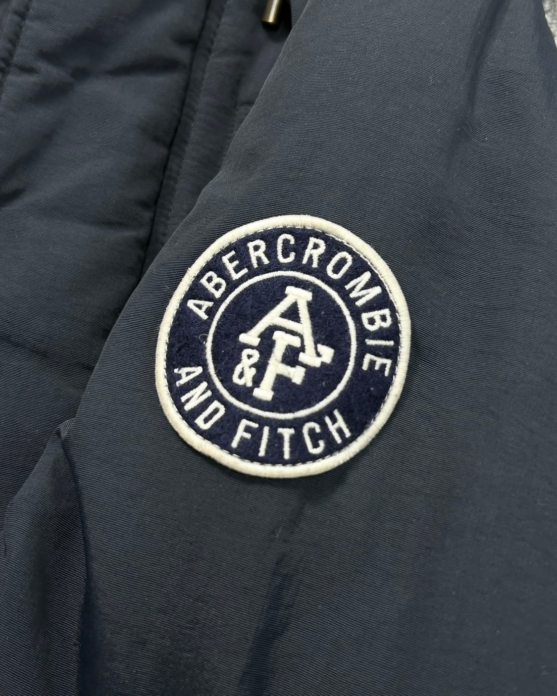 아베크롬비 y2k 패치로고 패딩 상품이미지4
