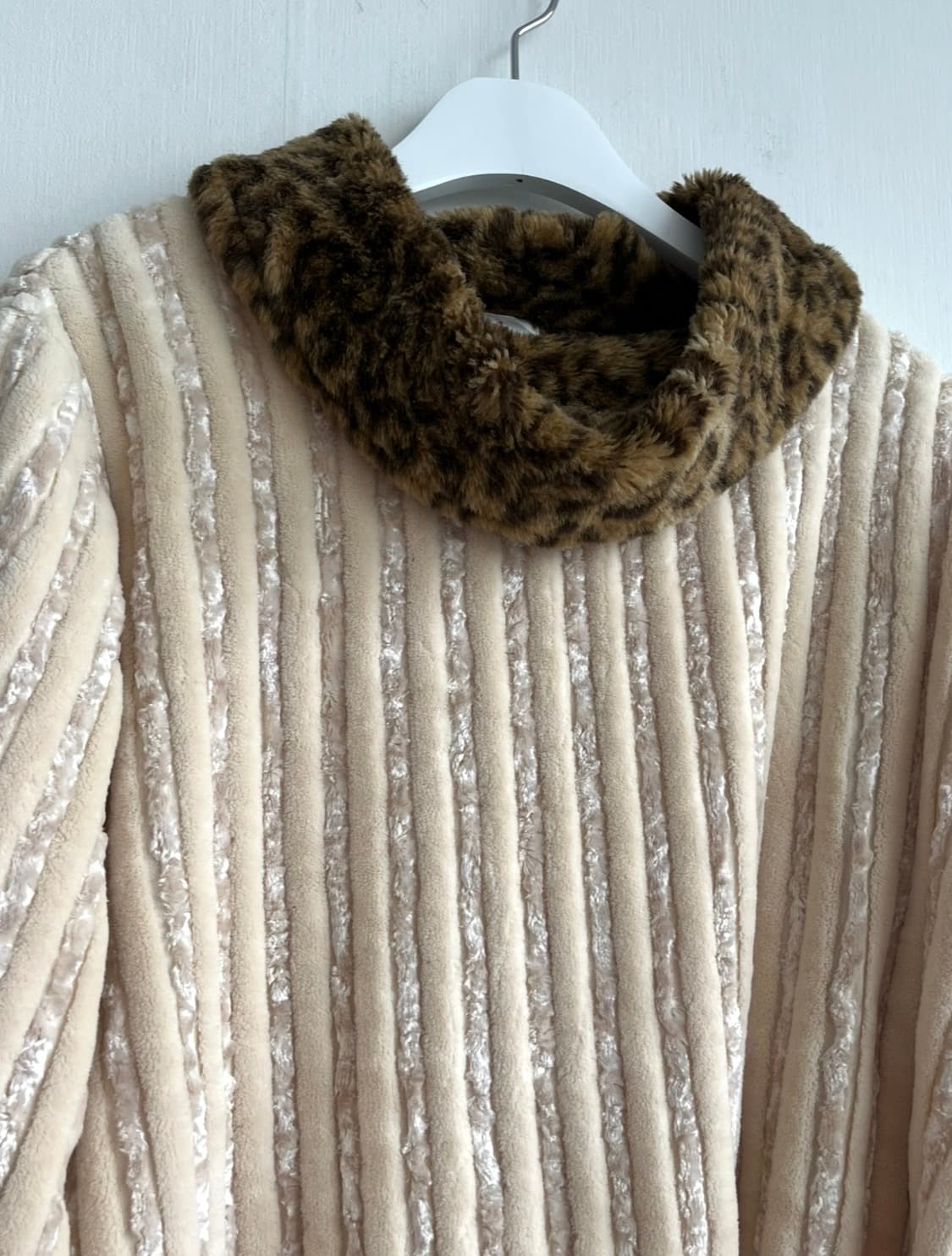 *SALE) No.9 레오파드 퍼카라 벨벳 크롭탑 상품이미지4