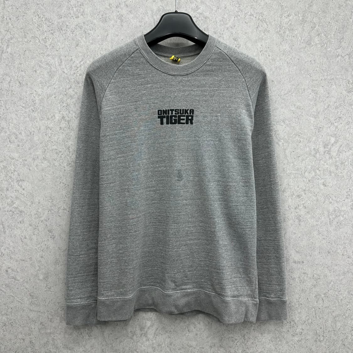 100 오니츠카타이거 남자 루즈핏 맨투맨 상품이미지1