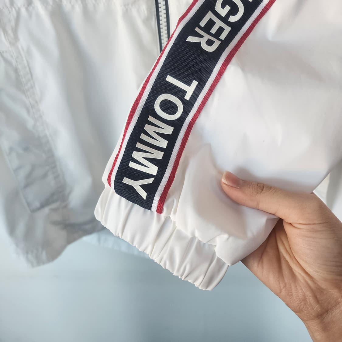 타미힐피거 여성 화이트 후드 바람막이 상품이미지5