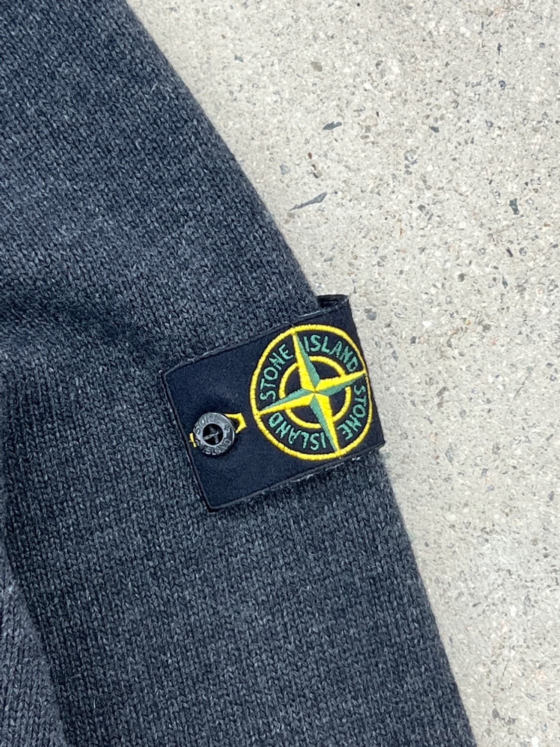 스톤아일랜드 와펜 차콜 니트 집업 가디건 상품이미지6