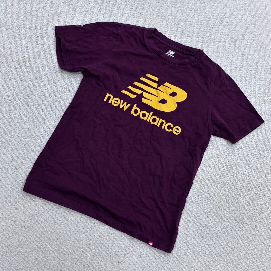 L 뉴발란스 남성 버건디 에센셜 로고 반팔 티셔츠 0617E 상품이미지1