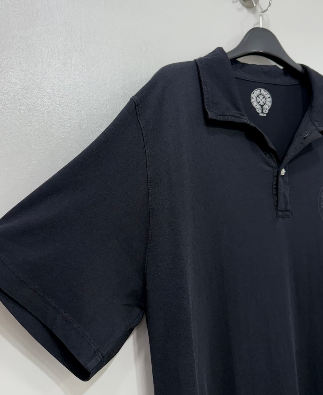 크롬하츠 실버버튼 폴로 반팔 블랙 M 상품이미지4
