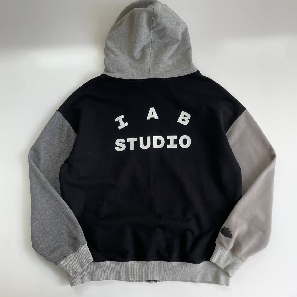 IAB Studio  아이앱 스튜디오 니니즈 후드집업 상품이미지2