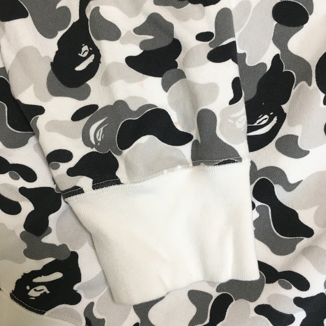 베이프 카모 크리스탈 맨투맨 상품이미지3