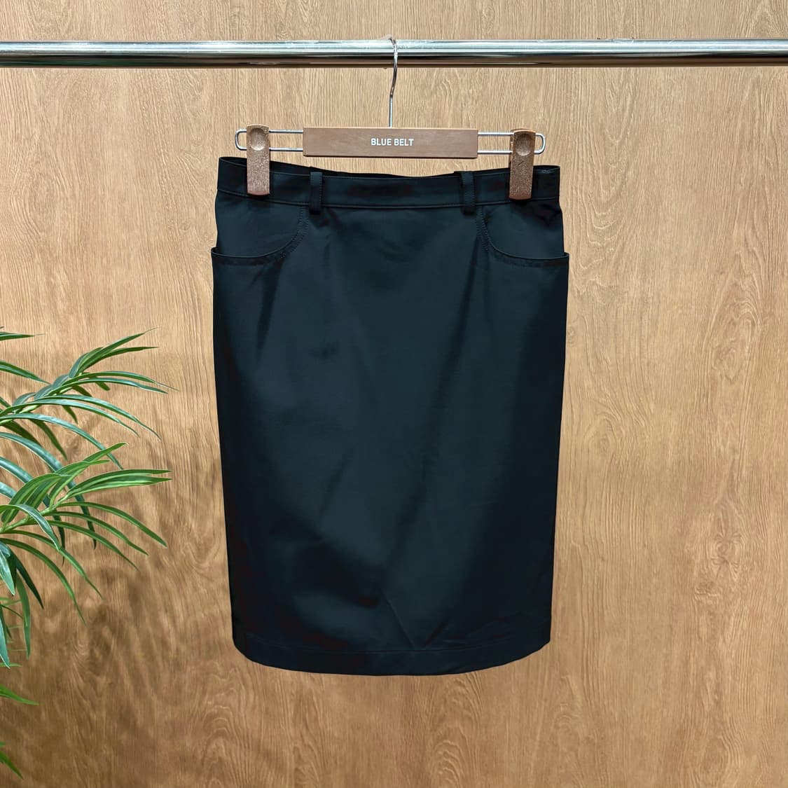 입생로랑 미디 스커트 심플 포켓 디테일 H핏 딥그린 상품이미지1