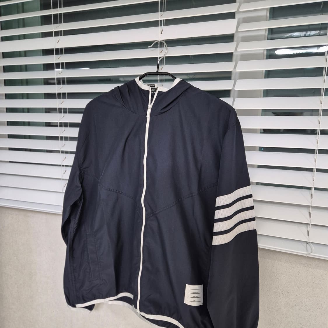 신품급 톰브라운 립스탑 신형 바람막이 2사이즈 상품이미지1