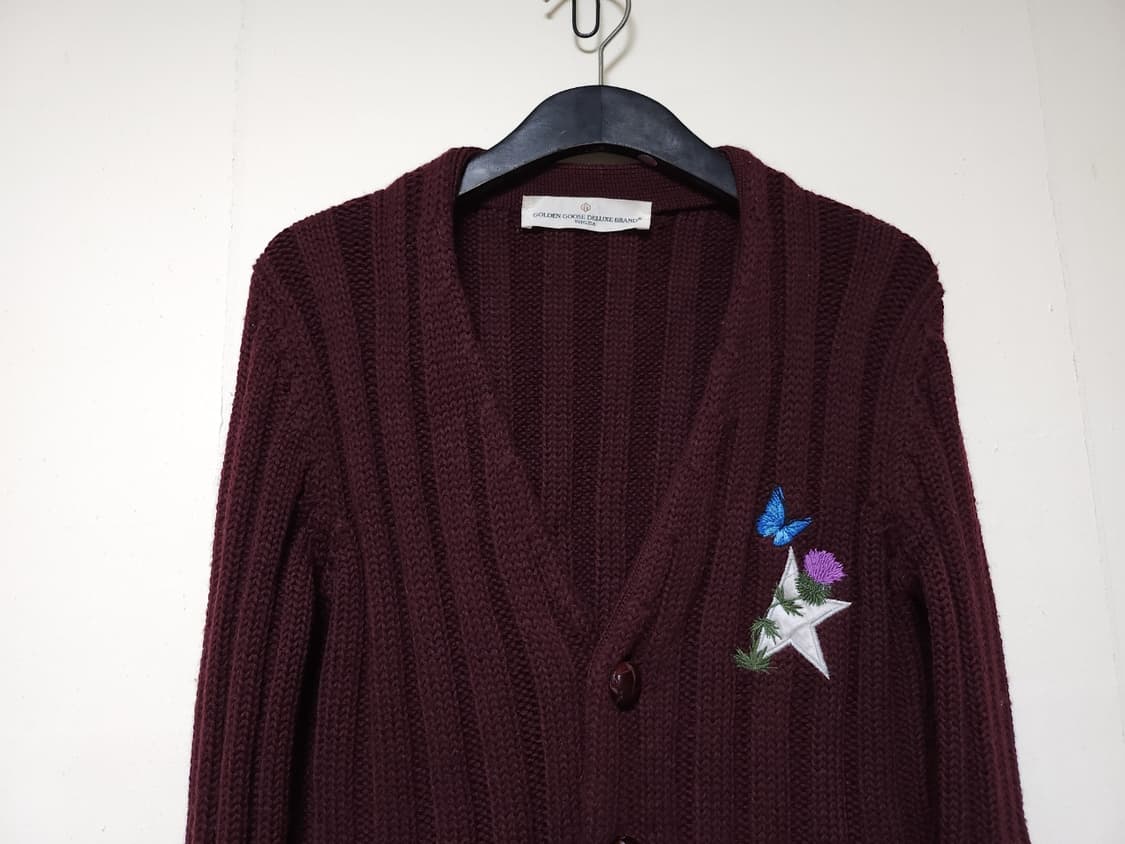 매장판 골든구스 디럭스 가슴수무늬 버건디 가디건 남성 90

 상품이미지4