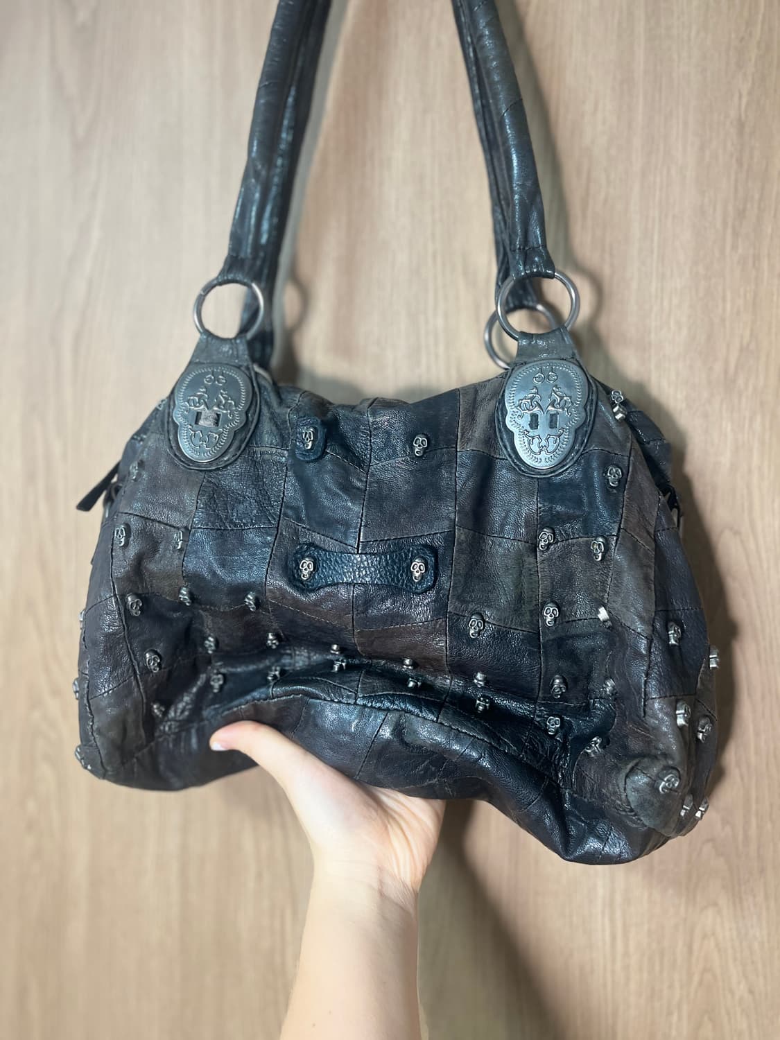 펑크 해골장식 가죽가방 상품이미지1