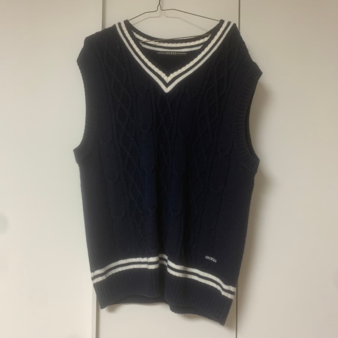 게스 네이비 브이넥 울조끼 105 상품이미지1