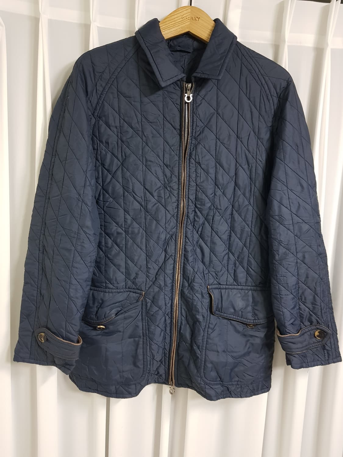 페라가모 퀄팅자켓 50사이즈 경량패딩 상품이미지1