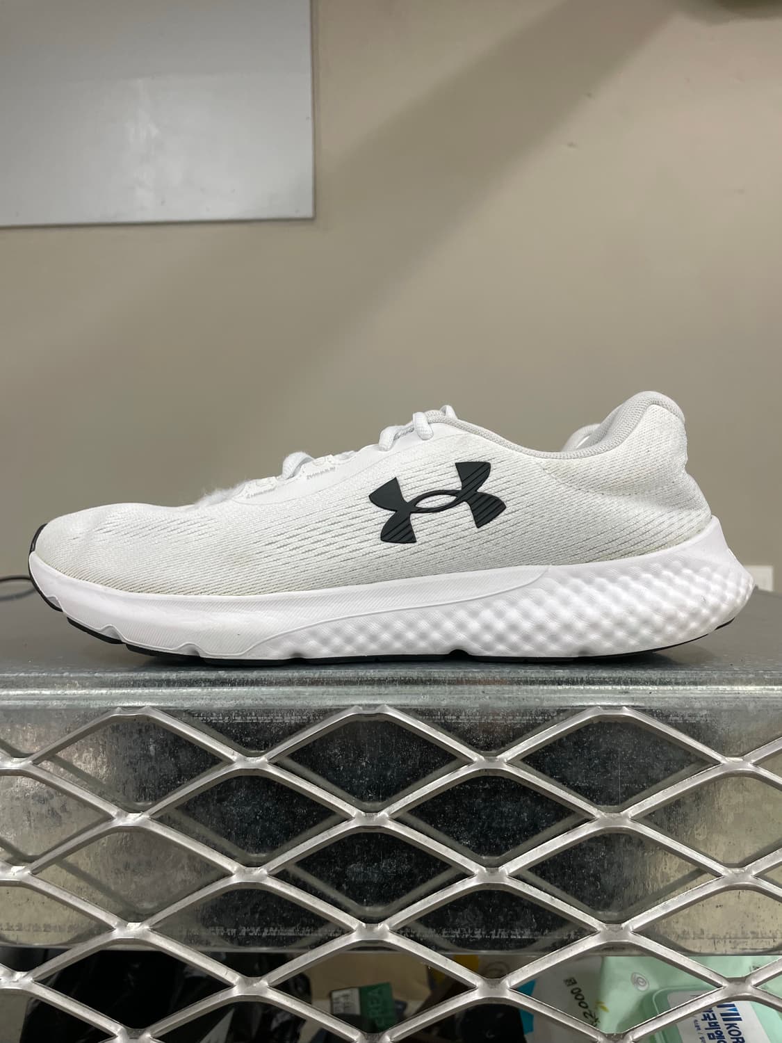 언더아머 차치드 로그 4 화이트 블랙 265 (gr-4611) 상품이미지1