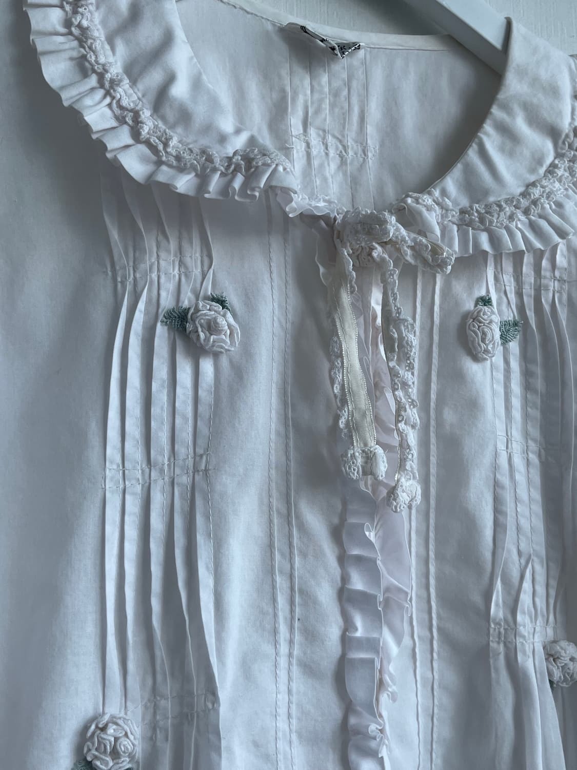 입체 레이스 프릴 블라우스  상품이미지2