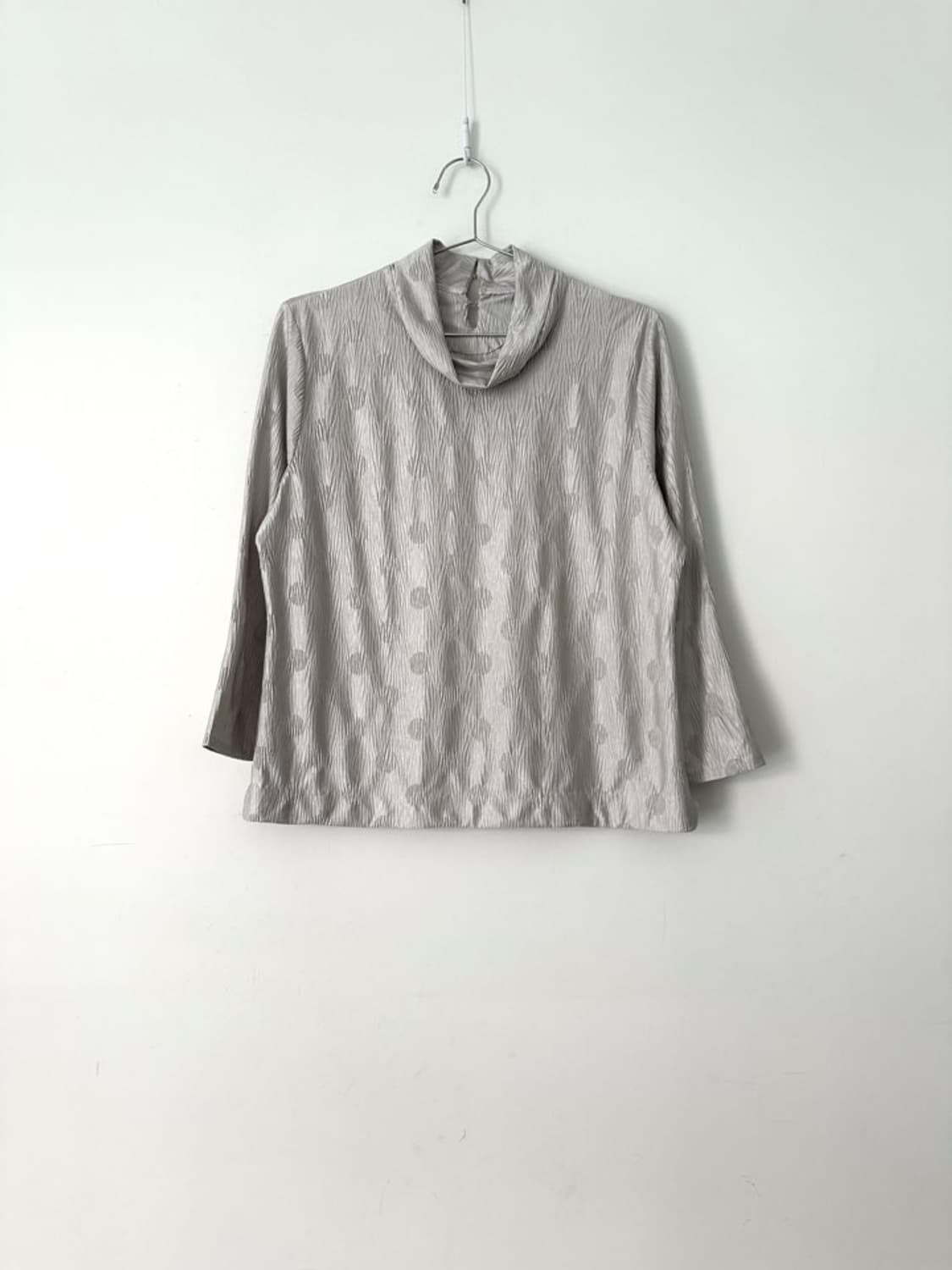 Silky dot mock neck top / grey 상품이미지1