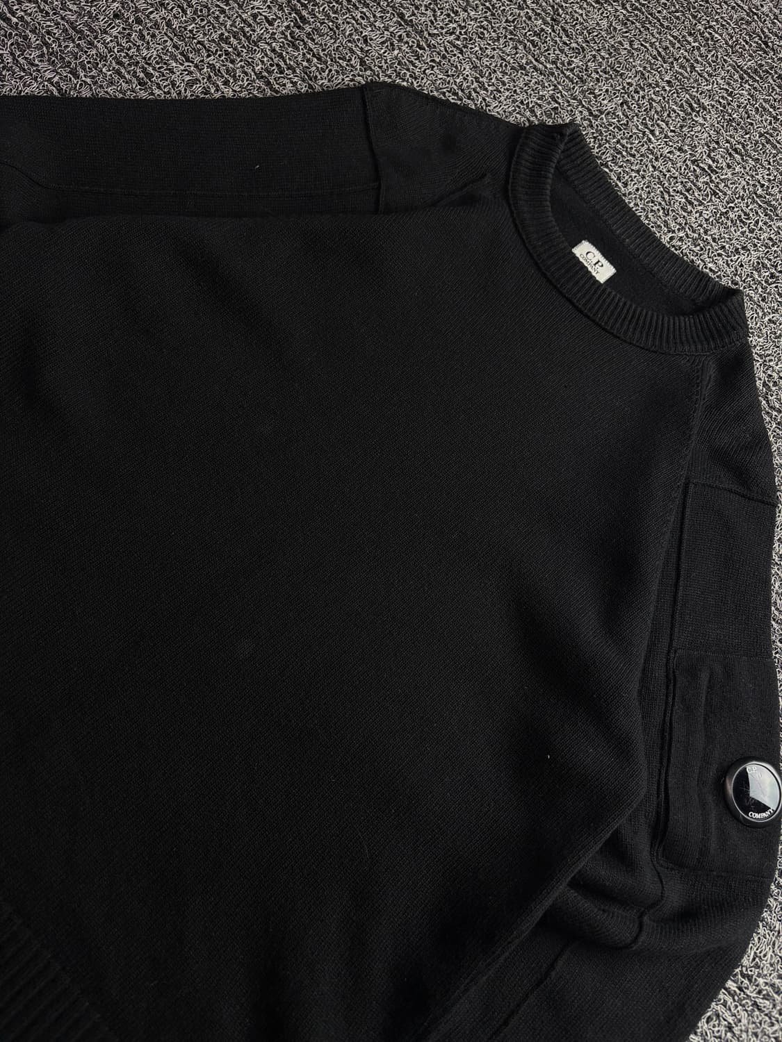 CP 컴퍼니 고글 와펜 램스울 크루넥 맨투맨 3910 상품이미지3