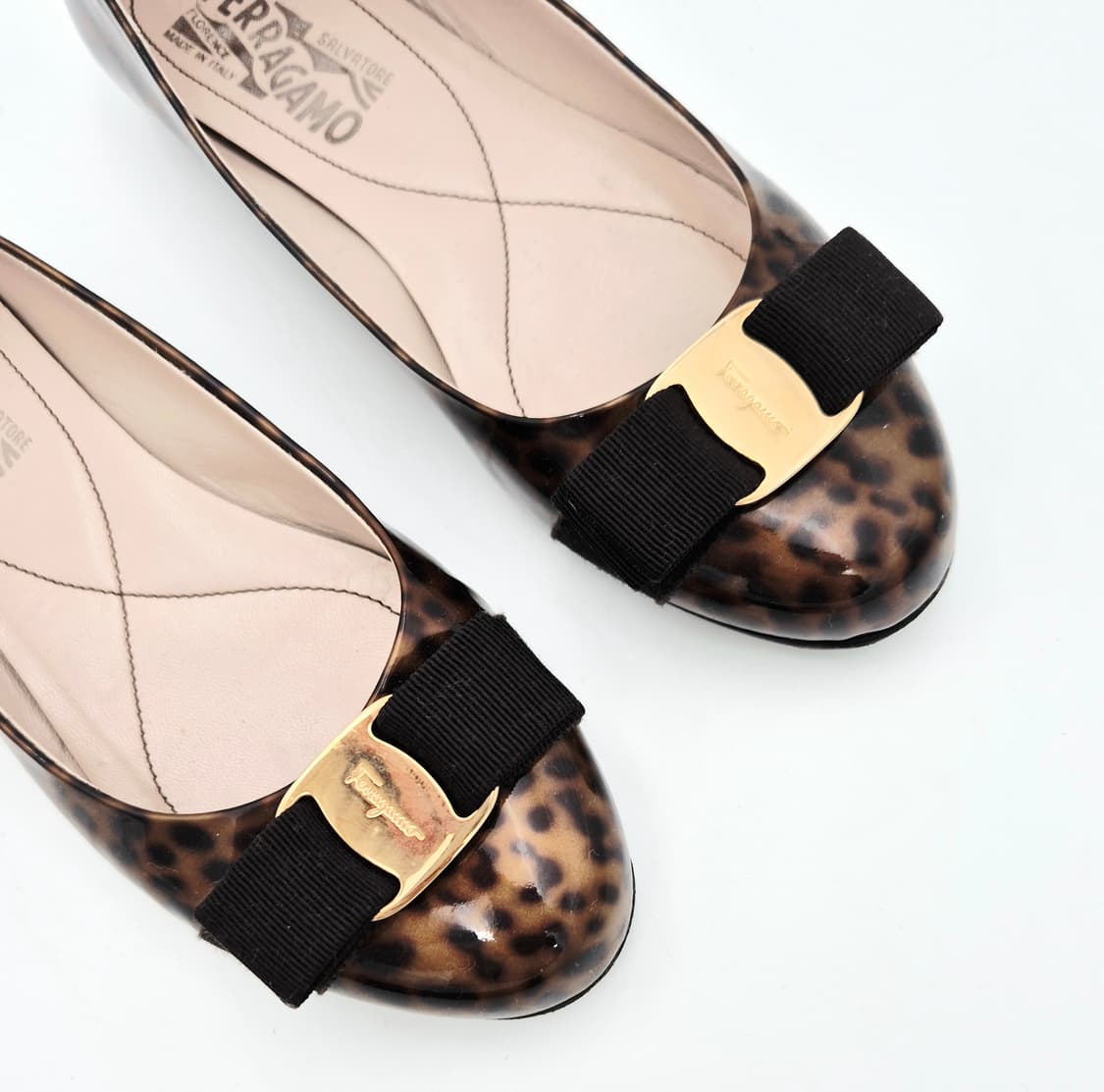 페라가모 바라 리본 플랫 (레오파드 패턴) 5D 상품이미지5