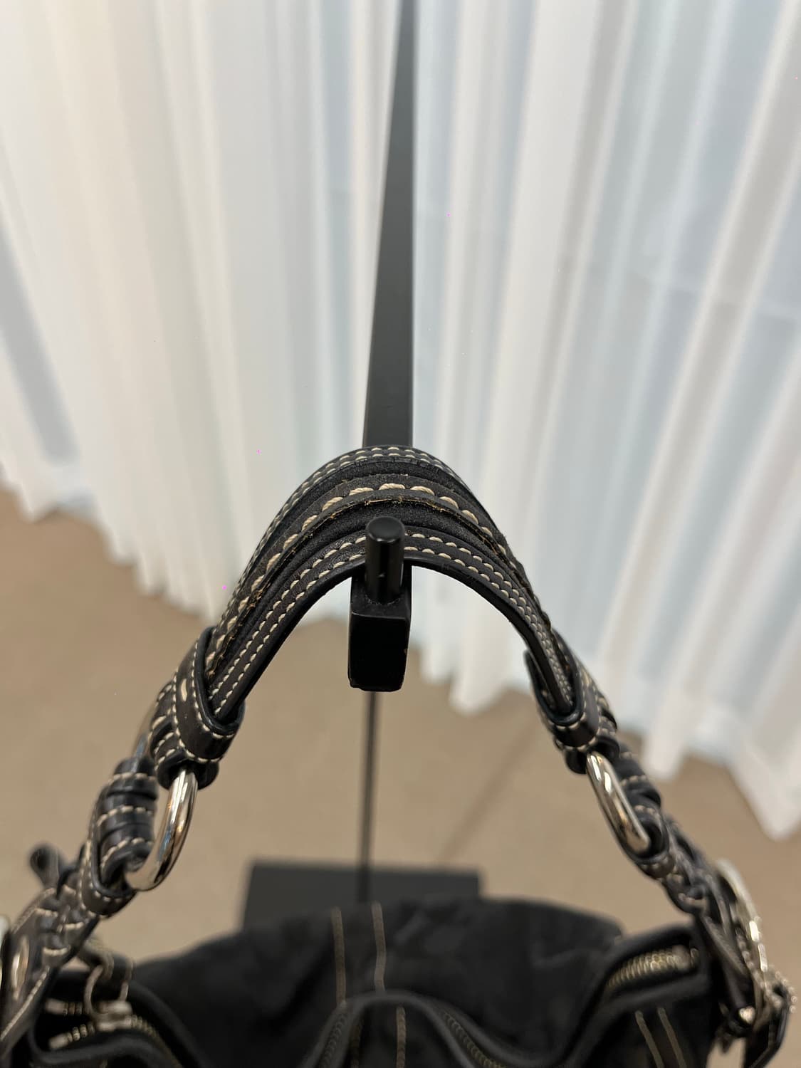 Coach Black Half Moon Bag 상품이미지7