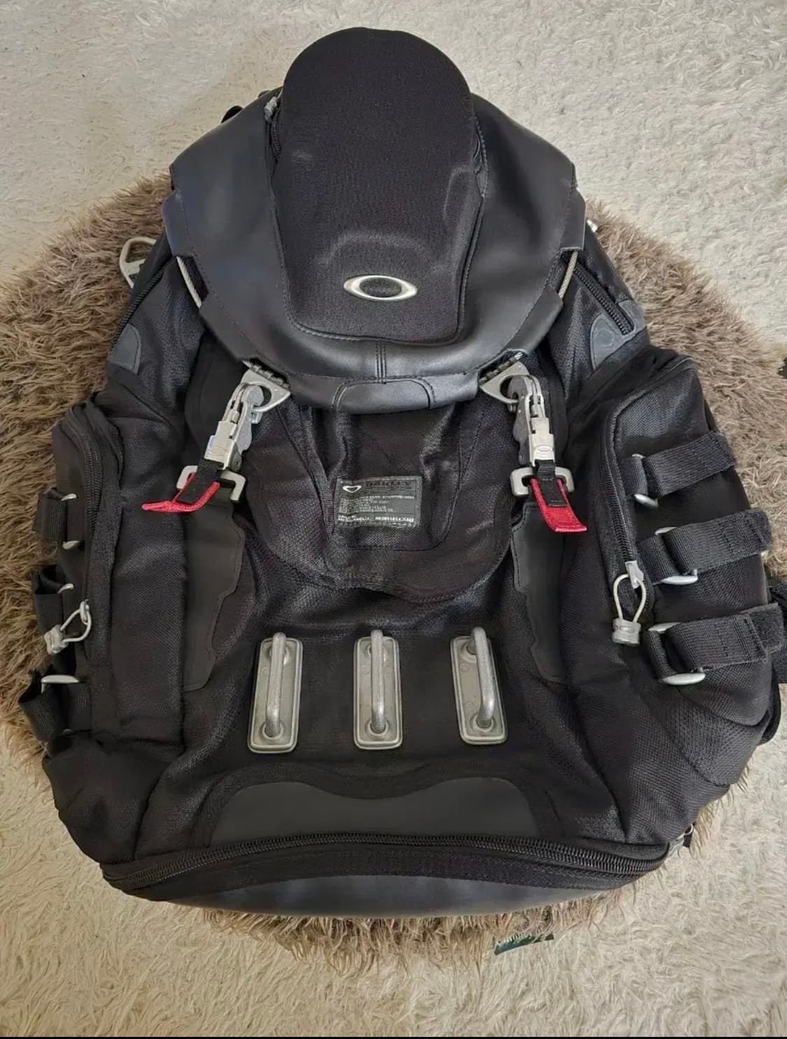 오클리  키친싱크 테크니컬 백팩 상품이미지1