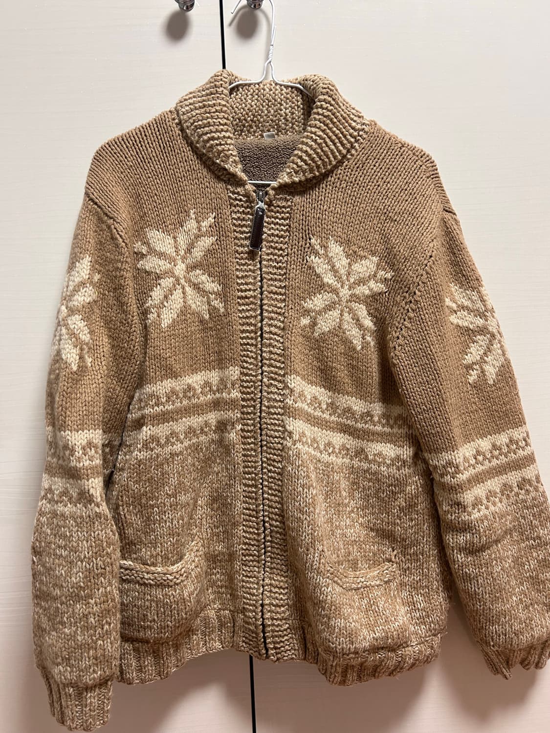 눈꽃 패턴 니트 가디건 상품이미지1