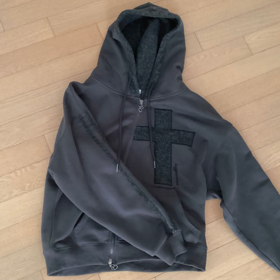 크로스 패치 후드집업 차콜 상품이미지2