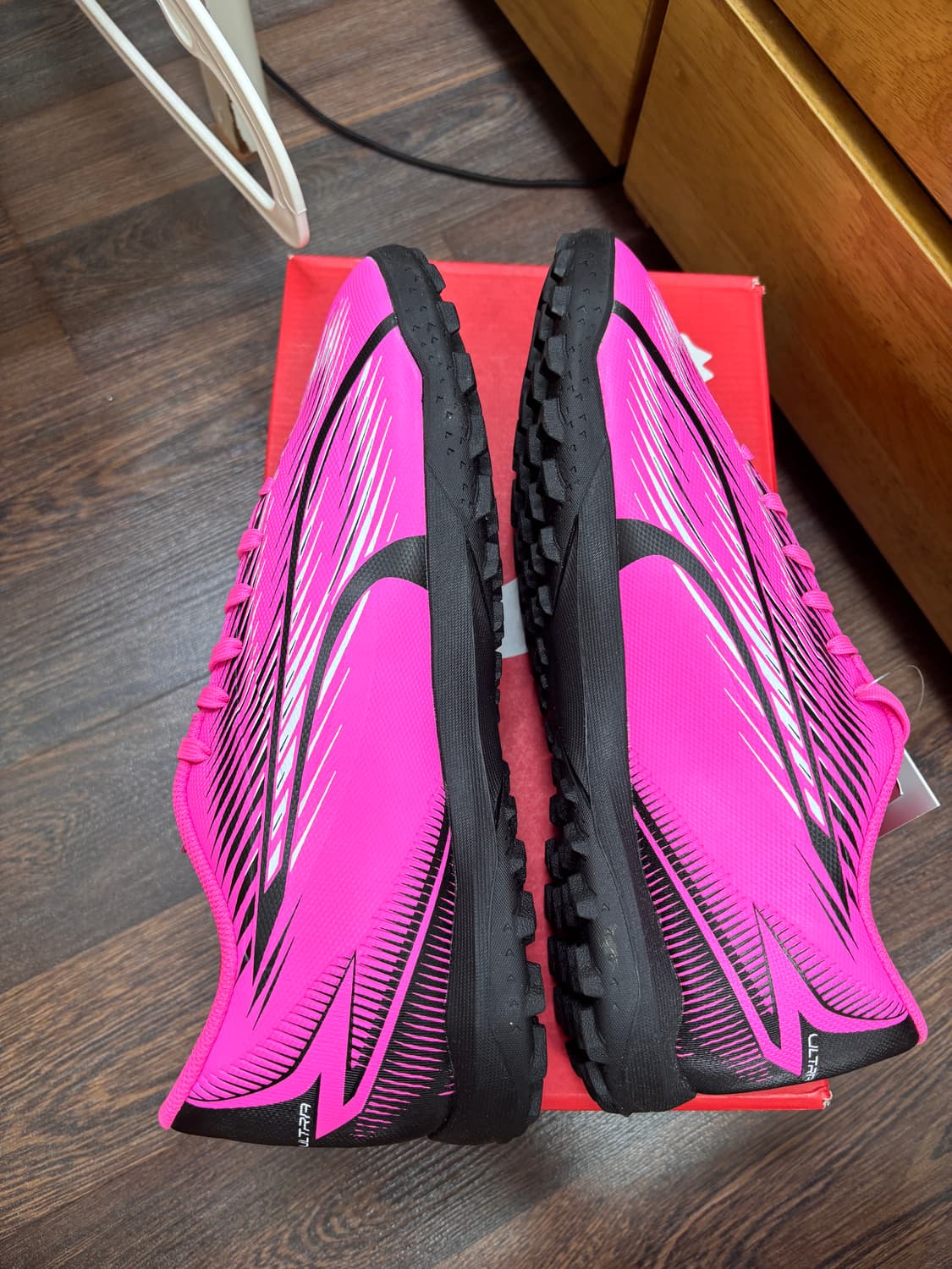 풋살장 존재감 100%⚡ 푸마 ULTRA PLAY TT 290mm 풀박스 상품이미지3