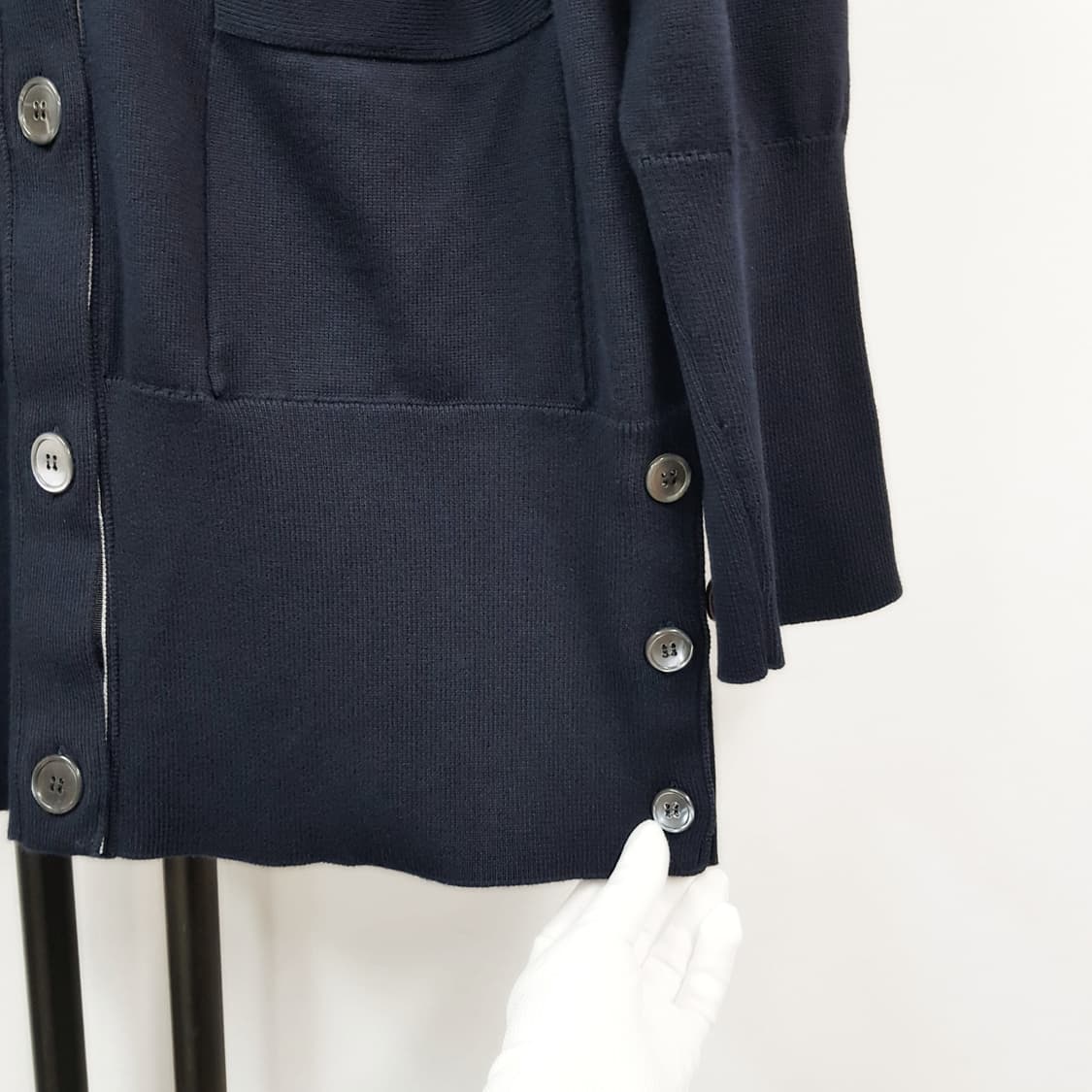 톰브라운 여성 4바 스트라이프 이그재저레이트핏 롱 가디건 FKC424A  상품이미지4