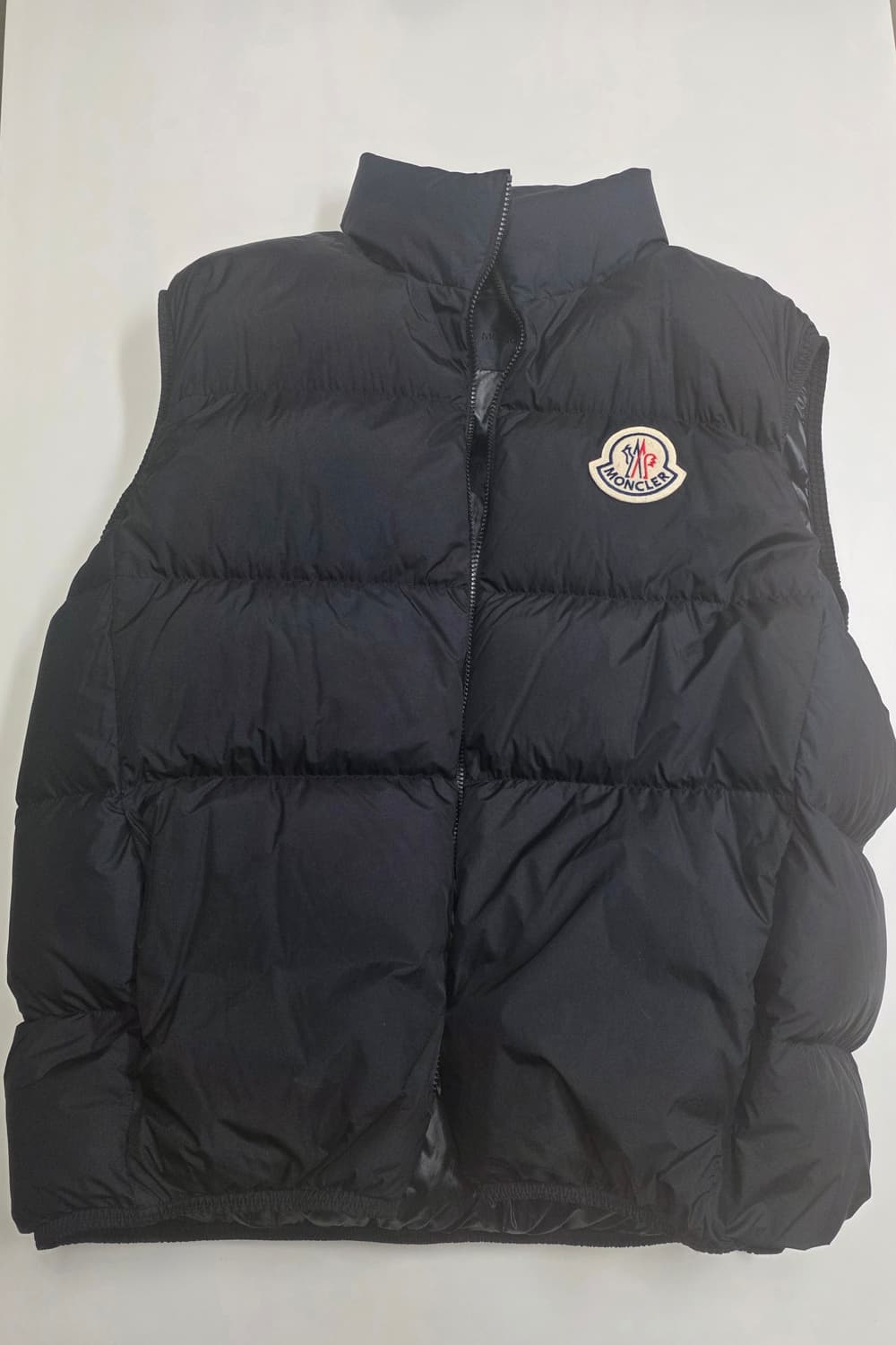 몽클레르 알마즈 다운 베스트 블랙 24FW 6사이즈 상품이미지2