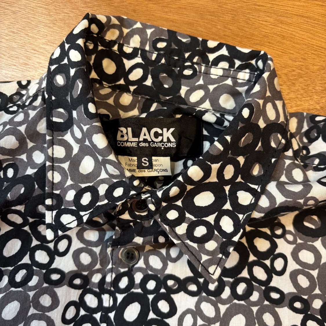 꼼데가르송 블랙 추상적 프린팅 긴팔셔츠 상품이미지9