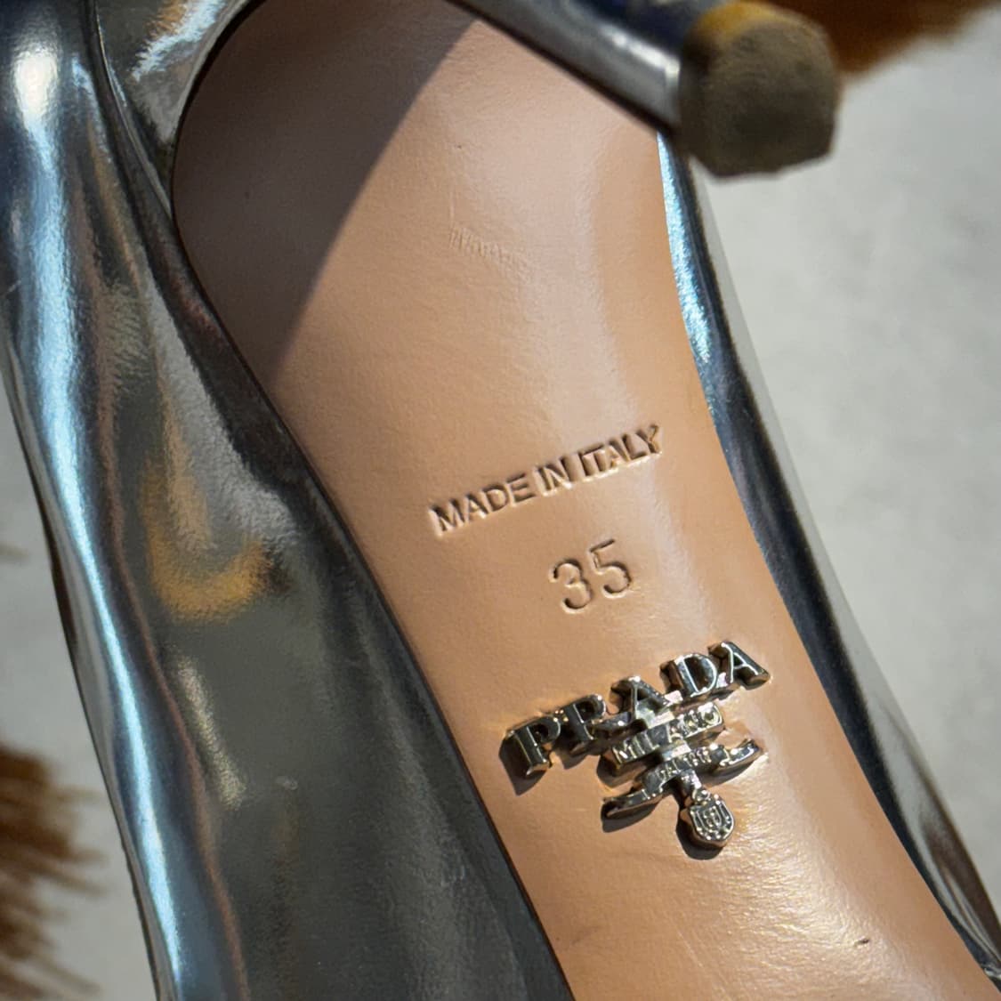 PRADA 프라다 실버 메탈릭 펌프스 힐 35 (230) 상품이미지7