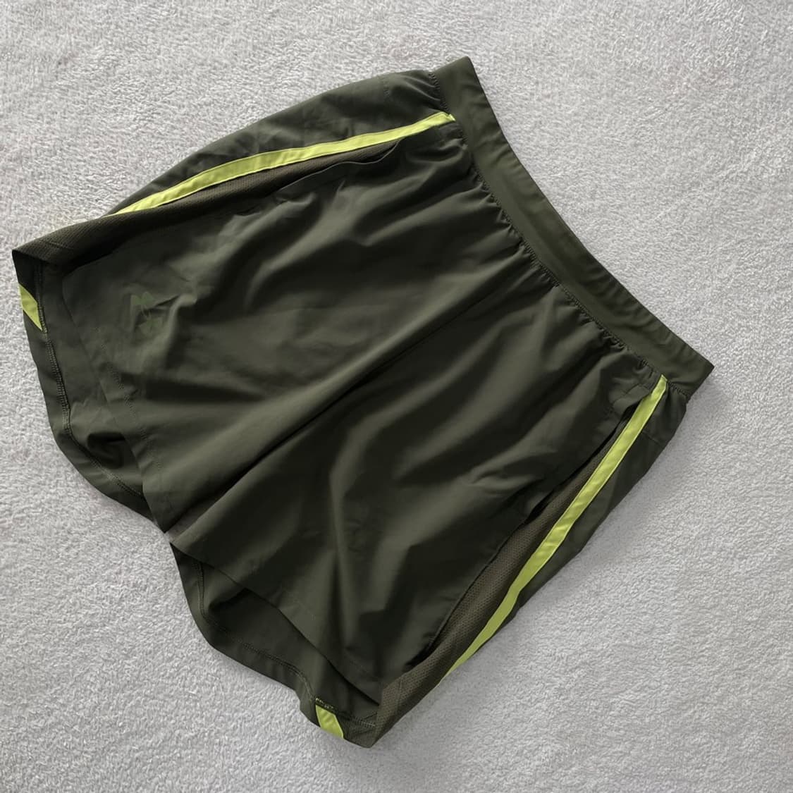 XL 언더아머 카키 반바지 남성 러닝 상품이미지3