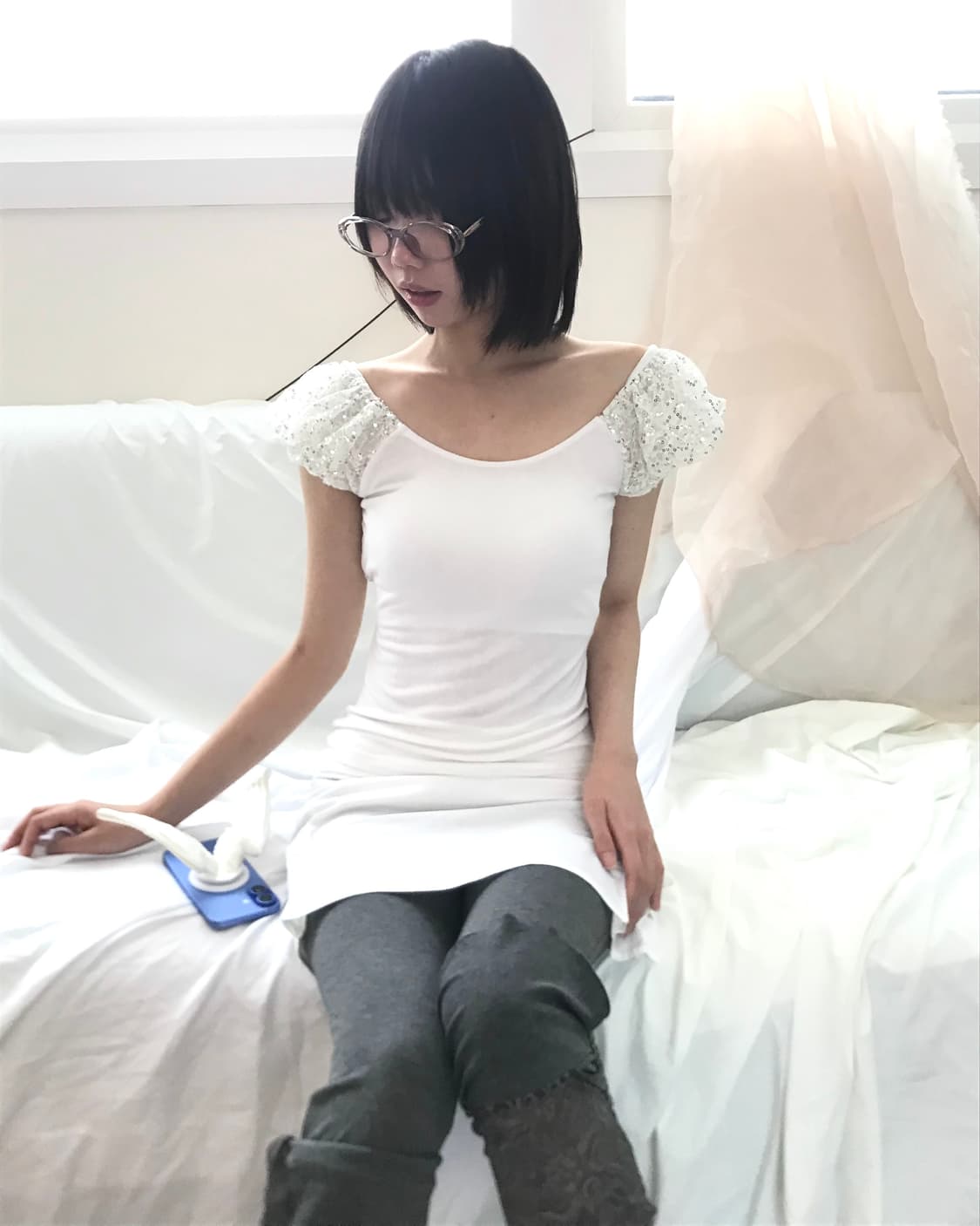 Loose neck spangle point puff top  상품이미지5