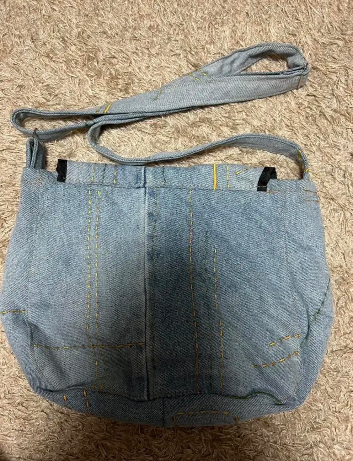 칼하트 크로스백 판매합니다 상품이미지2