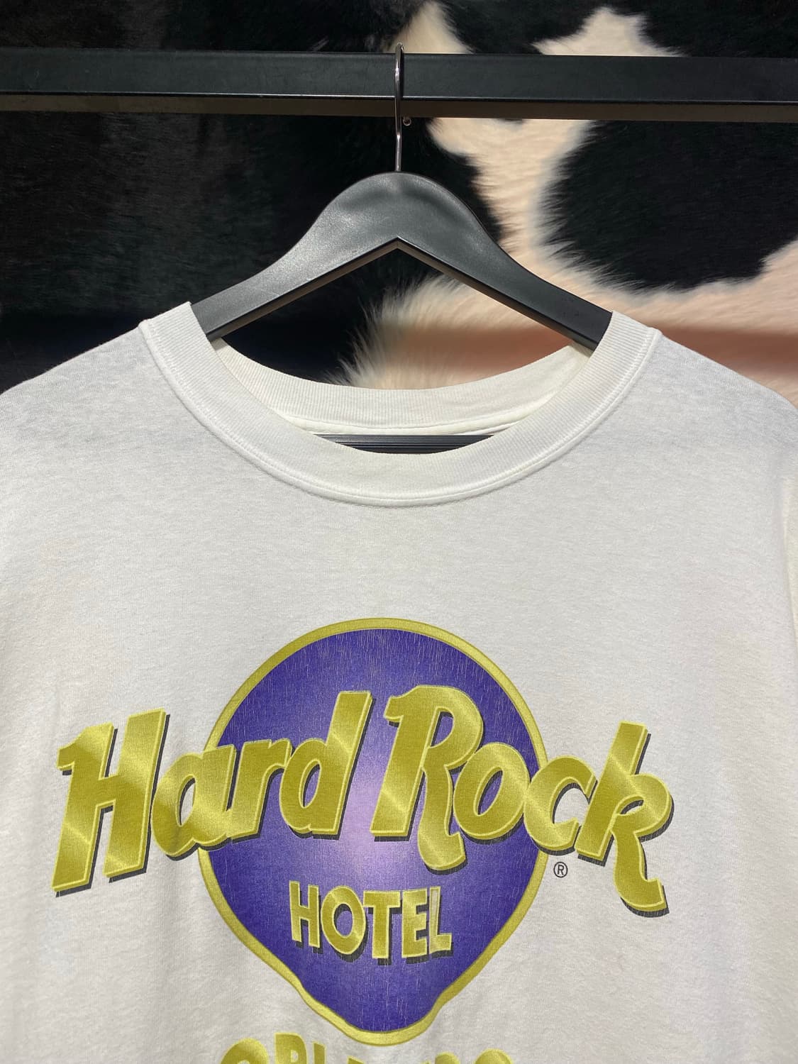 Hard Rock 호텔 골드 로고 프린팅 반팔 티셔츠 상품이미지2